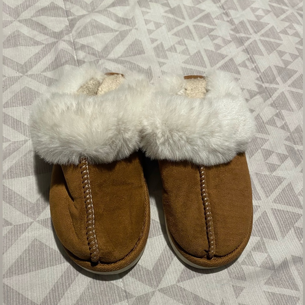 comfy aesthetic fluffy slippers